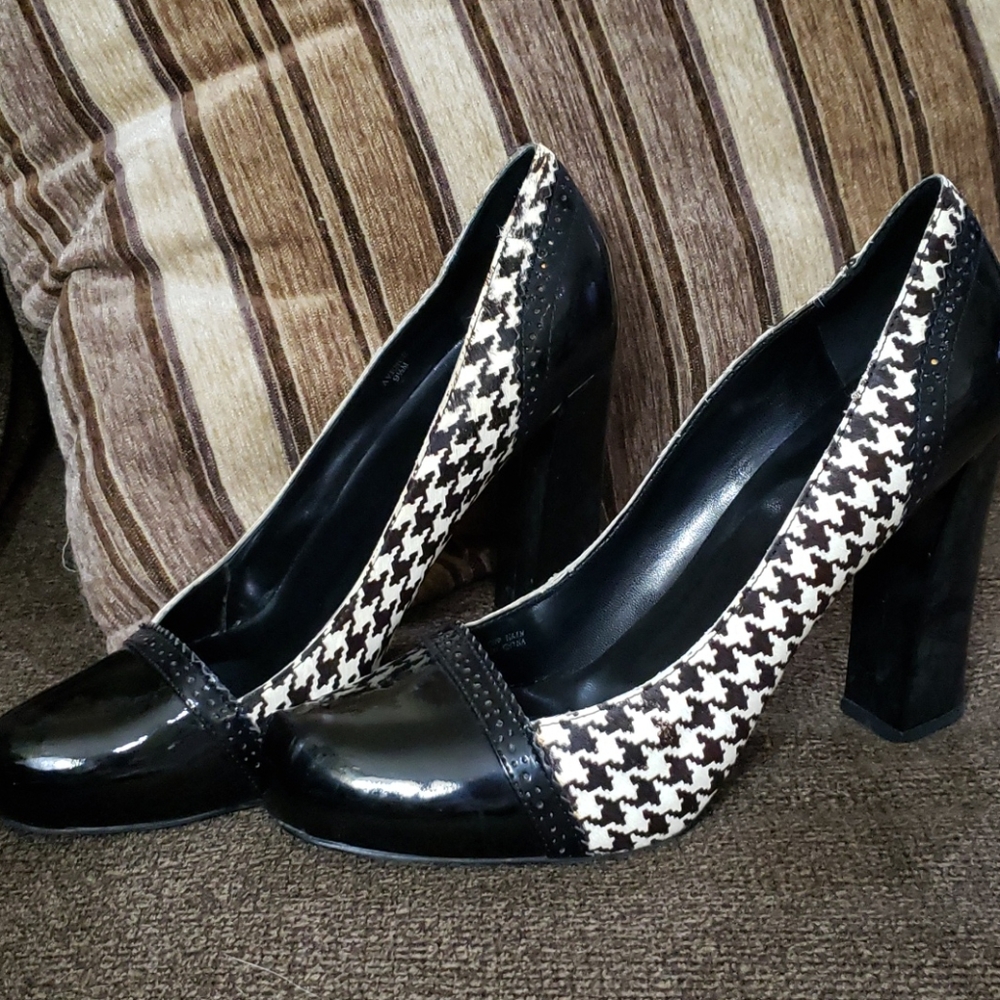 Tahari black heels